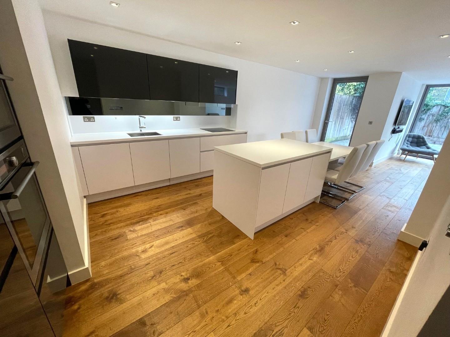 Goodwyn Avenue, Mill Hill